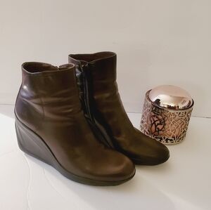 Gianni Bini Wedge Heel Leather Groovy Ankle Booties Size 8.5